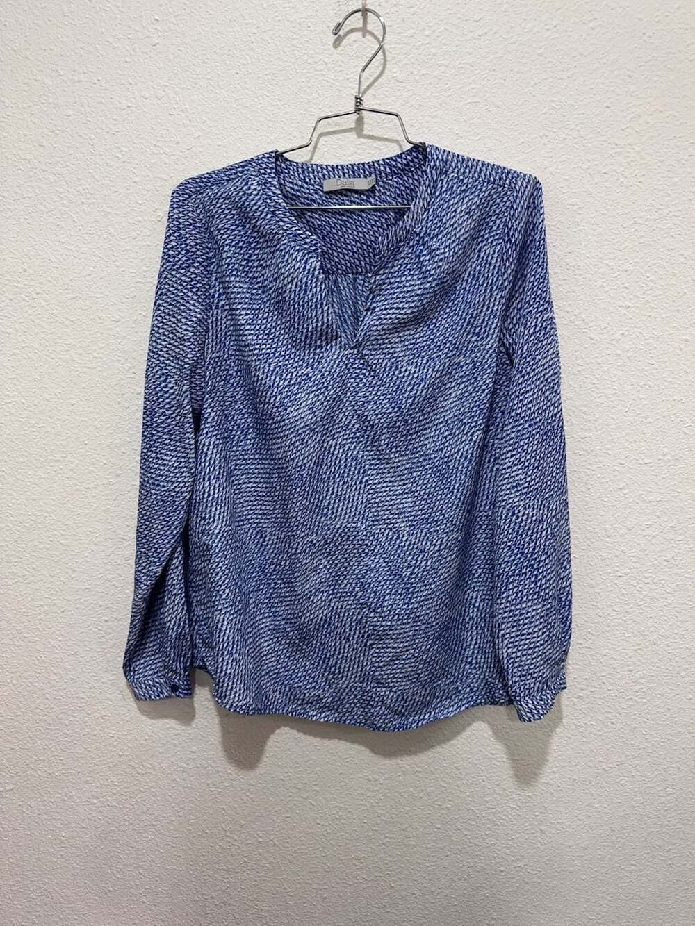 Dalia Blue and White Geometric Print Long Sleeve Blouse Size M